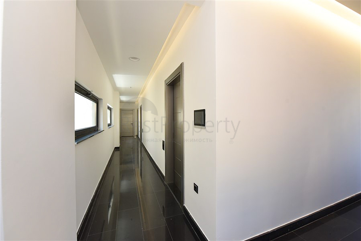 4+2 villa with pool and Mediterranean Sea view