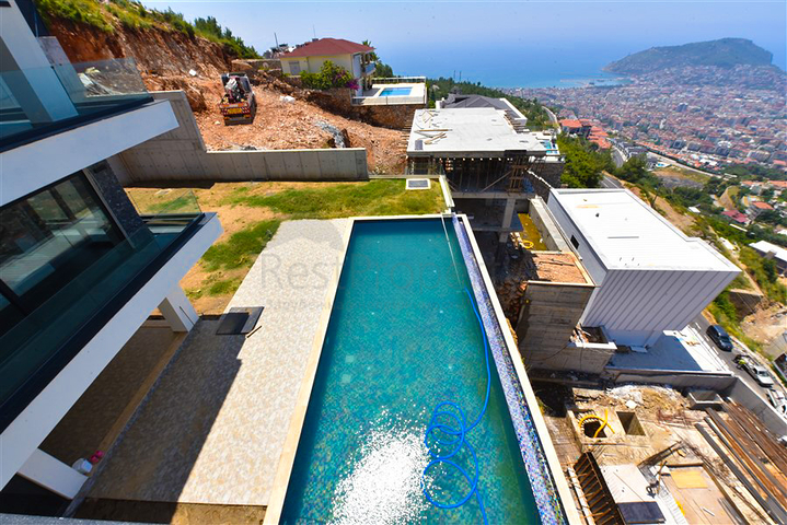4+2 villa with pool and Mediterranean Sea view