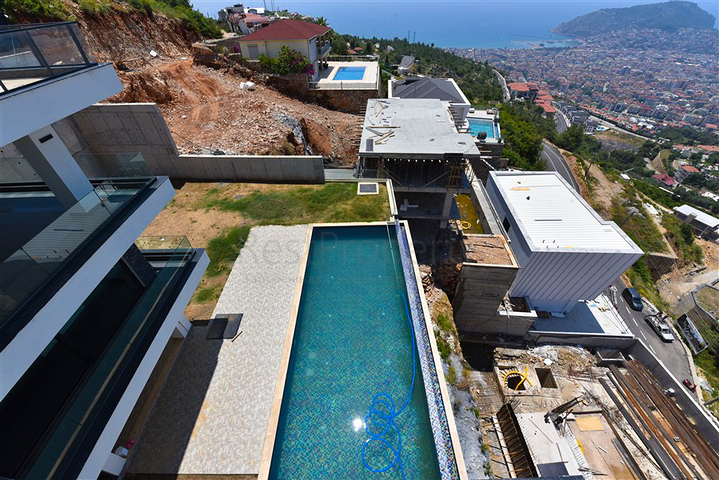 4+2 villa with pool and Mediterranean Sea view