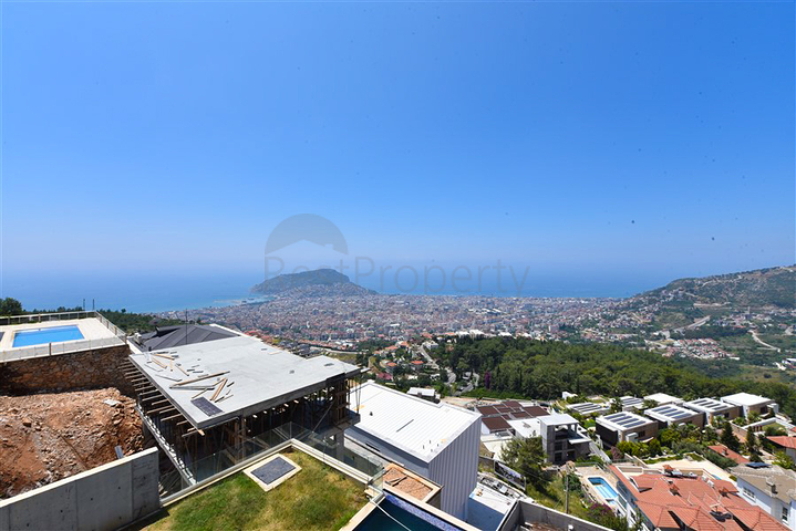 4+2 villa with pool and Mediterranean Sea view