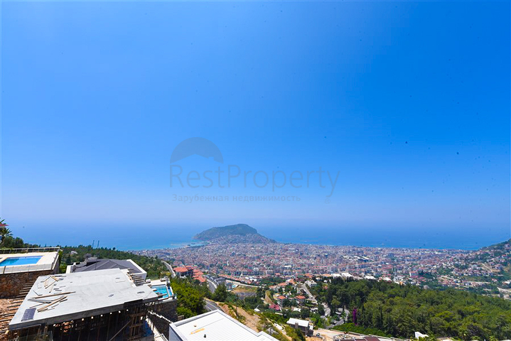 4+2 villa with pool and Mediterranean Sea view