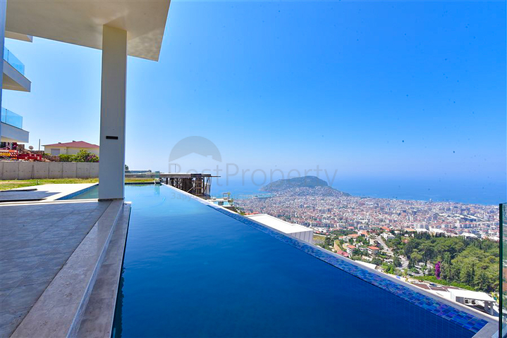 4+2 villa with pool and Mediterranean Sea view