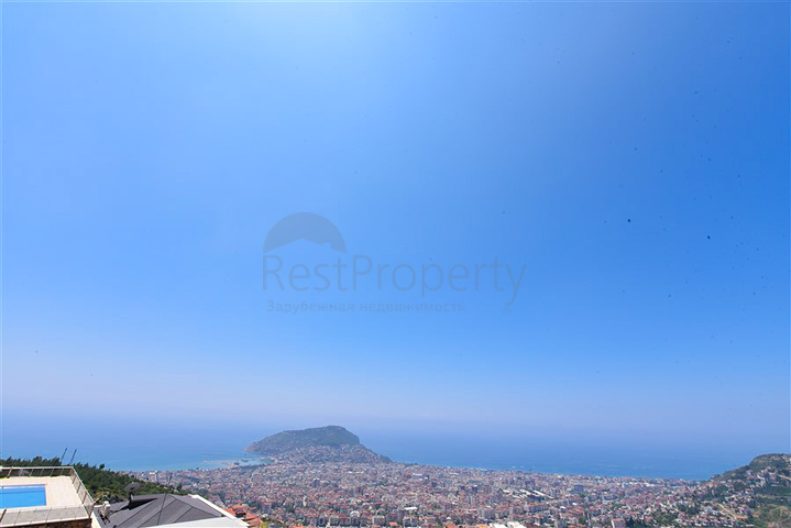 4+2 villa with pool and Mediterranean Sea view