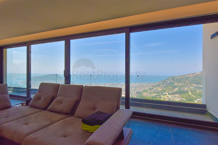 4+2 villa with pool and Mediterranean Sea view