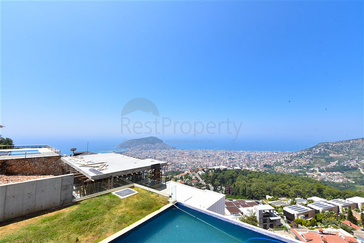 4+2 villa with pool and Mediterranean Sea view