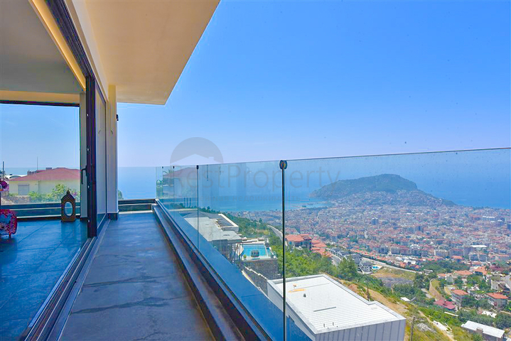 4+2 villa with pool and Mediterranean Sea view