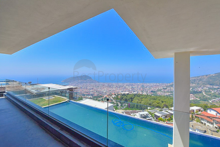 4+2 villa with pool and Mediterranean Sea view