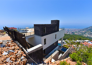 4+2 villa with pool and Mediterranean Sea view