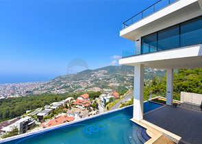 4+2 villa with pool and Mediterranean Sea view