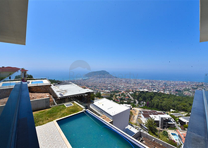 4+2 villa with pool and Mediterranean Sea view