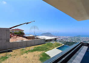 4+2 villa with pool and Mediterranean Sea view