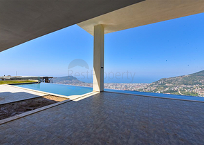 4+2 villa with pool and Mediterranean Sea view