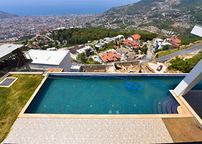4+2 villa with pool and Mediterranean Sea view