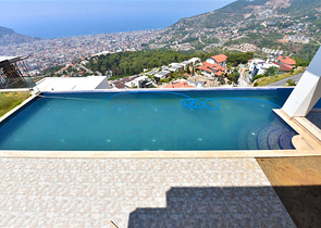 4+2 villa with pool and Mediterranean Sea view