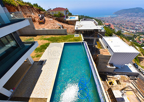 4+2 villa with pool and Mediterranean Sea view