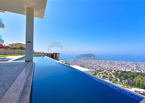 4+2 villa with pool and Mediterranean Sea view