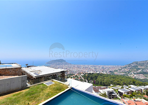 4+2 villa with pool and Mediterranean Sea view