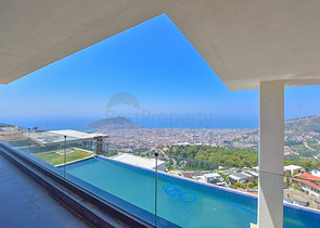 4+2 villa with pool and Mediterranean Sea view