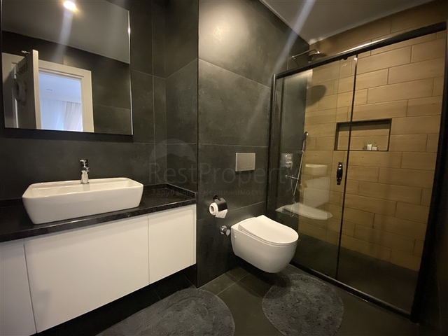 Two-bedroom penthouse in walking distance from the sea with designer renovation