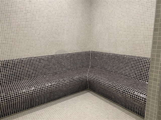 Two-bedroom penthouse in walking distance from the sea with designer renovation