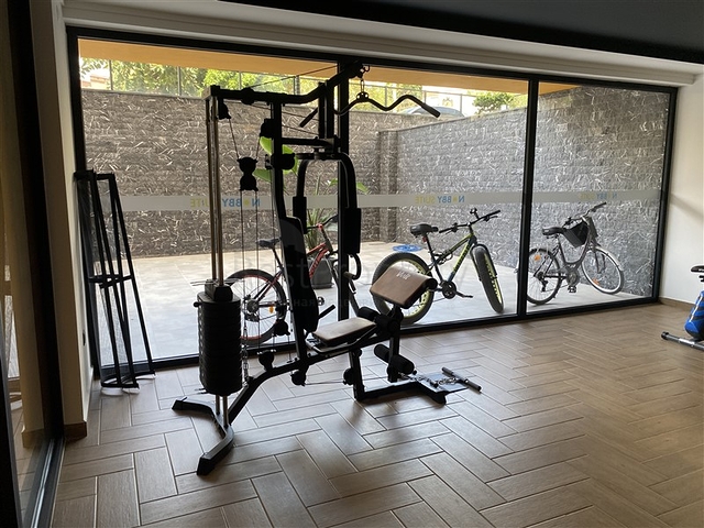 Two-bedroom penthouse in walking distance from the sea with designer renovation