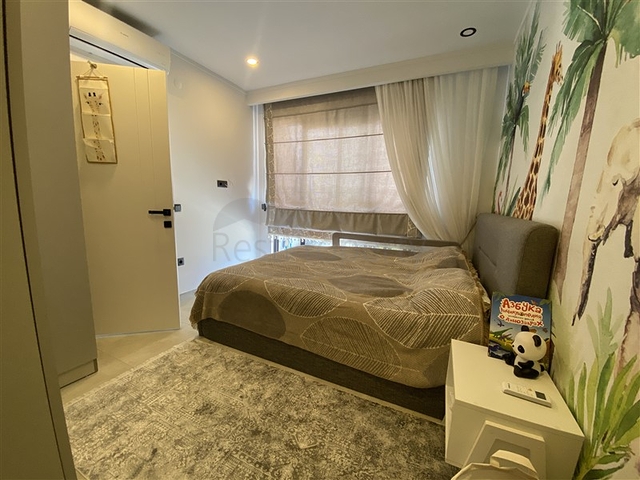 Two-bedroom penthouse in walking distance from the sea with designer renovation