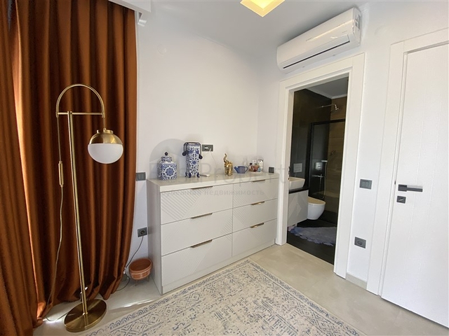 Two-bedroom penthouse in walking distance from the sea with designer renovation