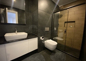 Two-bedroom penthouse in walking distance from the sea with designer renovation