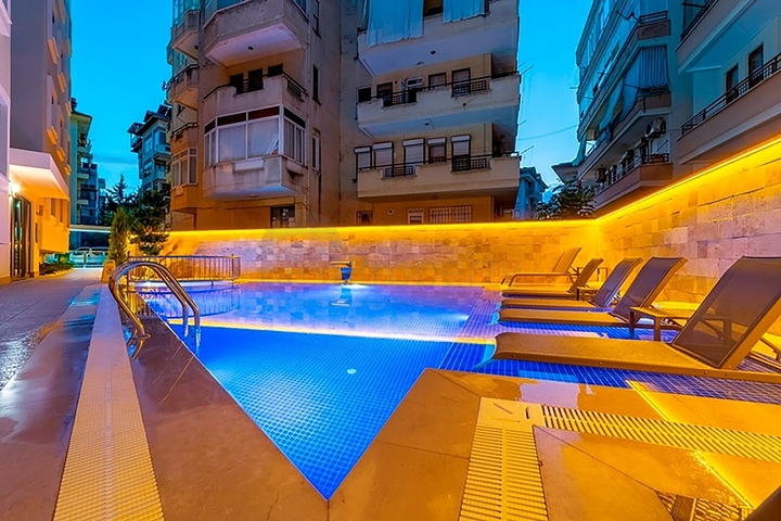 3+1 apartment 150 m from the sea in the center of Alanya
