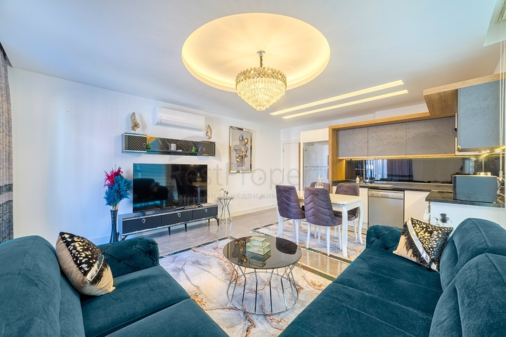 3+1 apartment 150 m from the sea in the center of Alanya