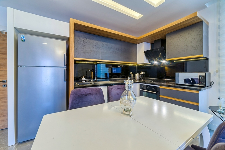 3+1 apartment 150 m from the sea in the center of Alanya