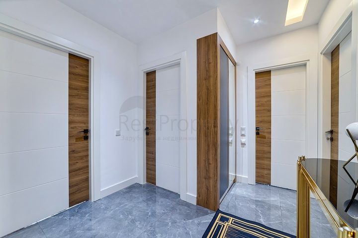 3+1 apartment 150 m from the sea in the center of Alanya