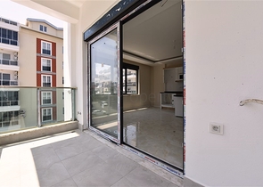 1+1 apartment in a new complex in Tosmur district