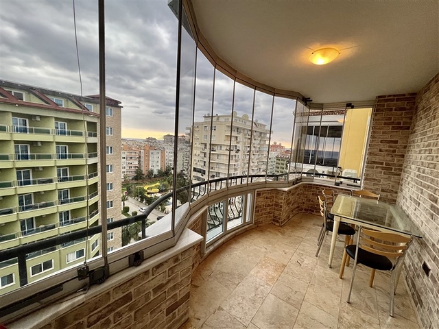 2+1 apartments on a high floor in Mahmutlar