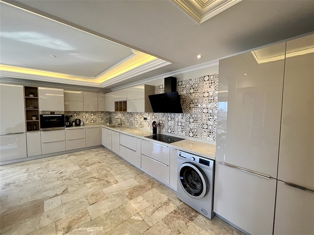 2+1 apartments on a high floor in Mahmutlar