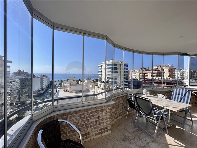 2+1 apartments on a high floor in Mahmutlar