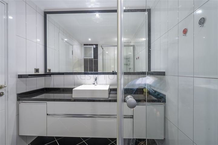 Two-bedroom bright apartment in the Oba area