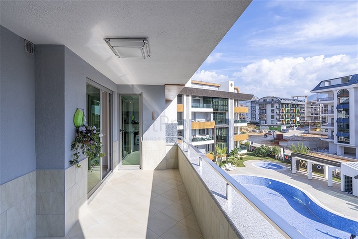 Two-bedroom bright apartment in the Oba area