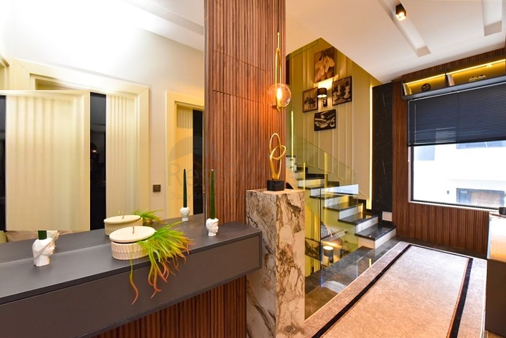 4+1 villa with modern design in the picturesque Kargicak area