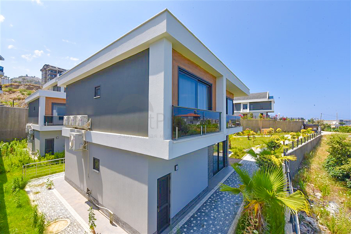 4+1 villa with modern design in the picturesque Kargicak area