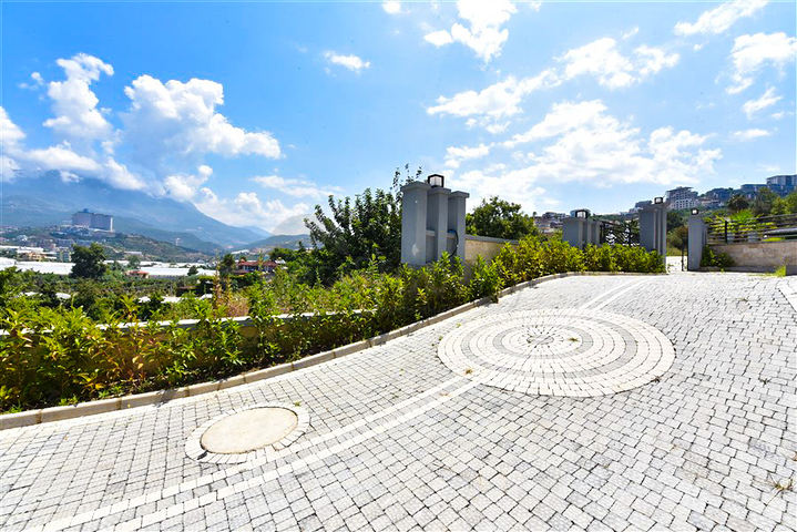 4+1 villa with modern design in the picturesque Kargicak area