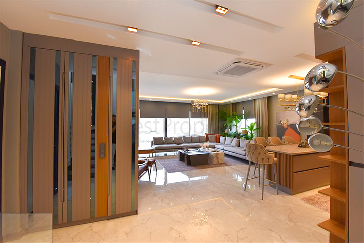 4+1 villa with modern design in the picturesque Kargicak area