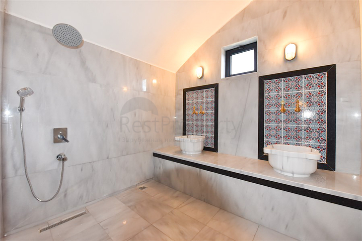 4+1 villa with modern design in the picturesque Kargicak area