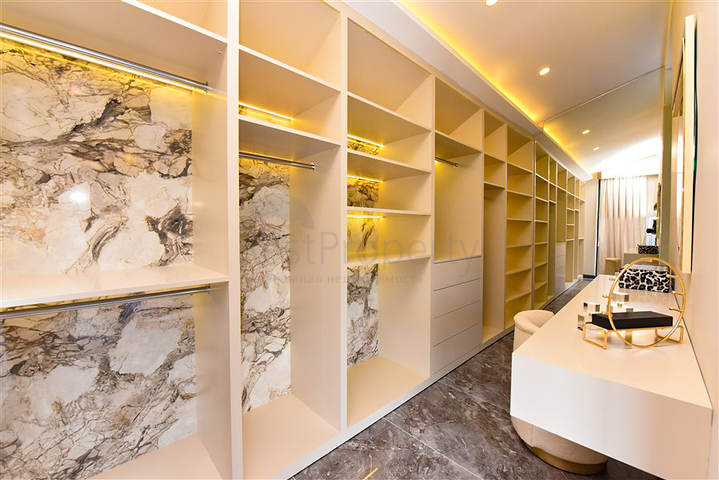 4+1 villa with modern design in the picturesque Kargicak area