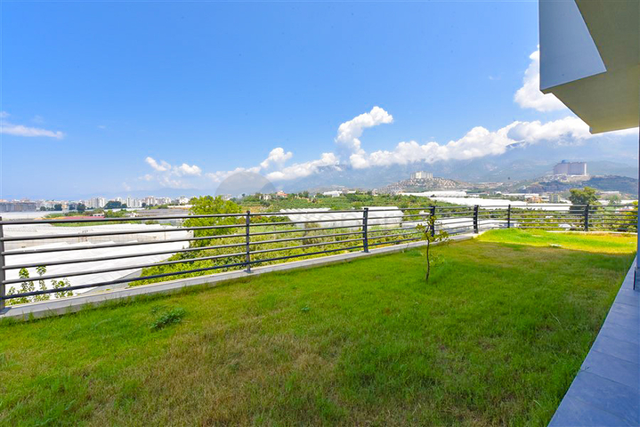 4+1 villa with modern design in the picturesque Kargicak area