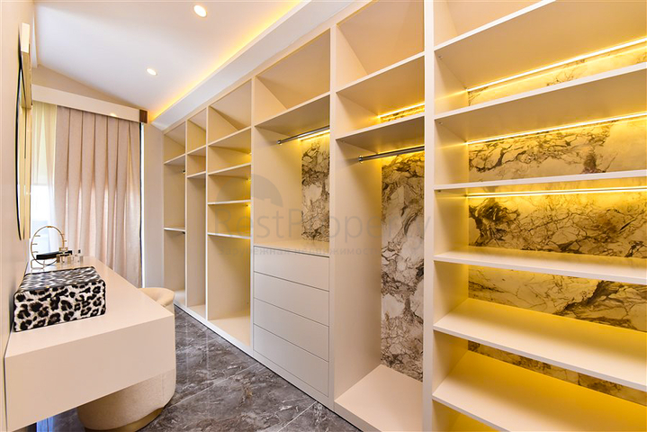 4+1 villa with modern design in the picturesque Kargicak area