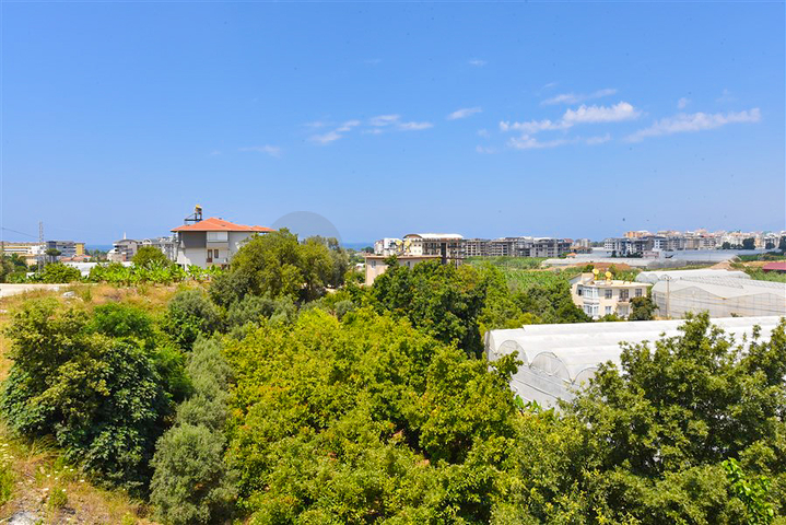 4+1 villa with modern design in the picturesque Kargicak area