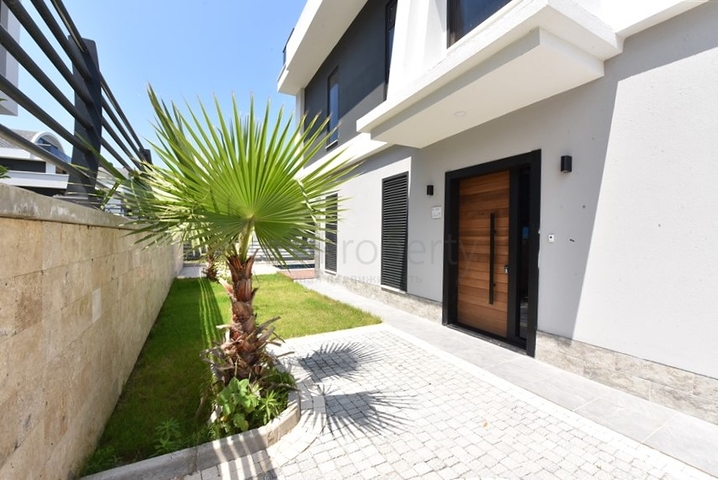 4+1 villa with modern design in the picturesque Kargicak area