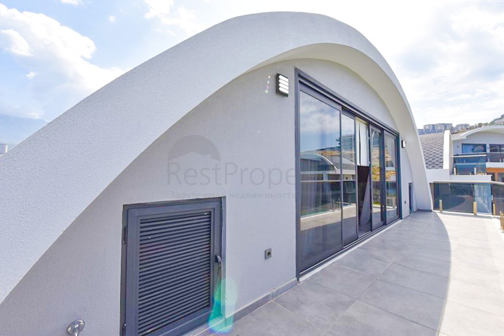 4+1 villa with modern design in the picturesque Kargicak area