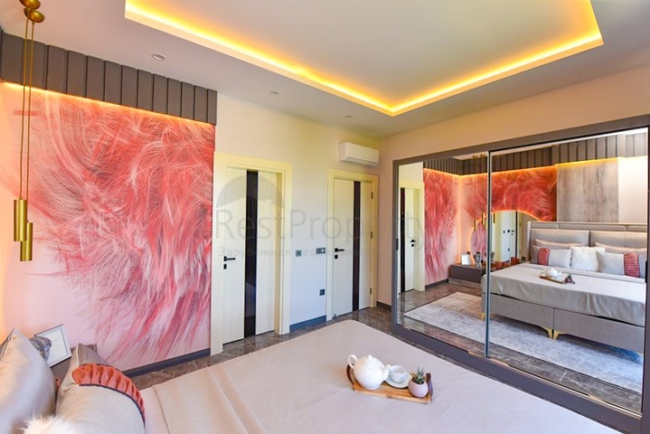 4+1 villa with modern design in the picturesque Kargicak area